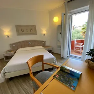 ** Inn Degli Artisti Italia